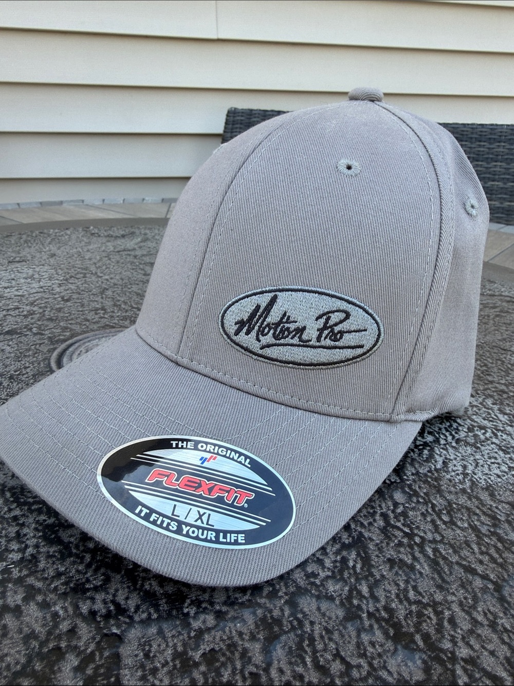 Motion pro embroidered fitted hat l/xl